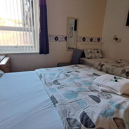 Fern Villa Hotel - Albert Road Blackpool Zimmer foto